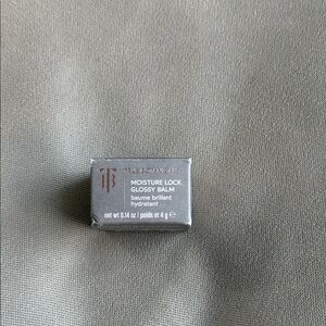 True Botanicals moisturizing lip balm